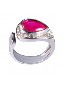 Anello con rubino cabochon...